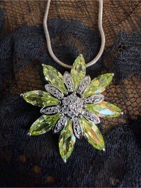 Sparkling Sterling Silver Peridot Green Crystal Flower Pendant Necklace
